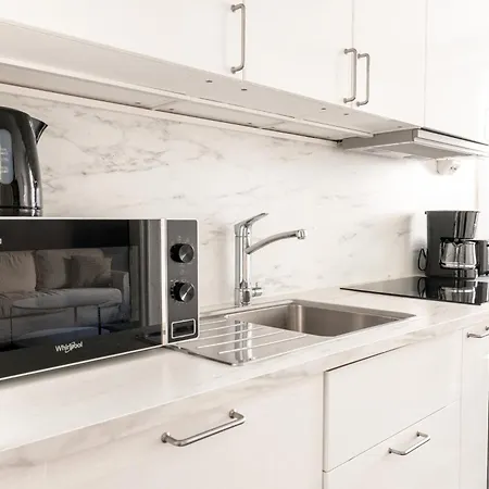 2ndhomes Stylish & Renovated 1br With Good Location *
