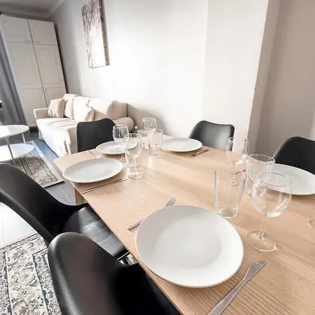 شقة 2ndhomes Stylish & Renovated 1br With Good Location *
